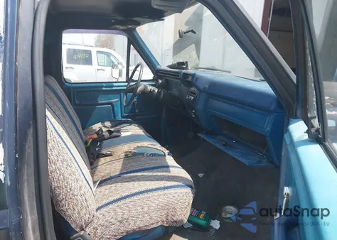 1983 Ford F100 z USA, uszkodzony, nr VIN 2FTCF10F6DCA65942
